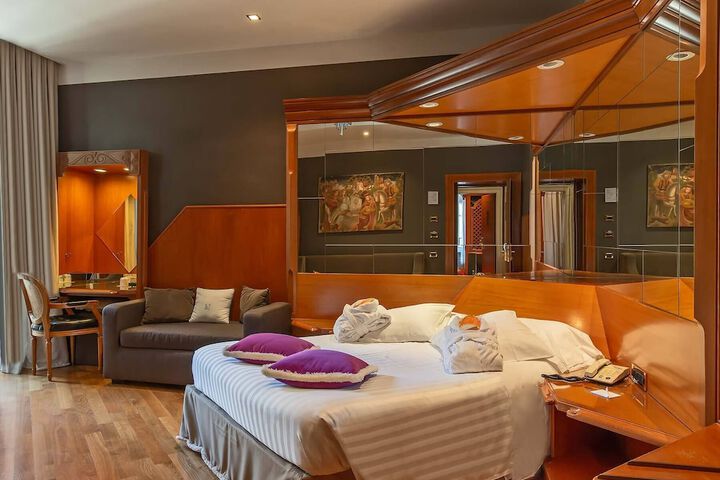Room 46 of 174
