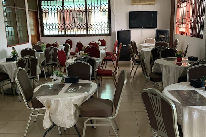 Dining 10 of 13