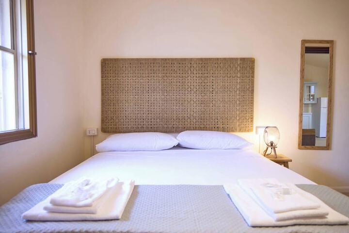 Room 4 of 190