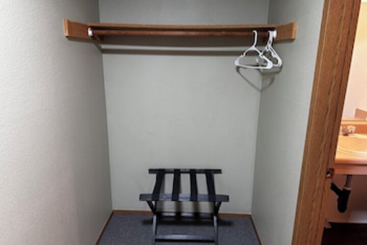 Room 100 of 390
