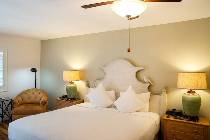 Room 34 of 106