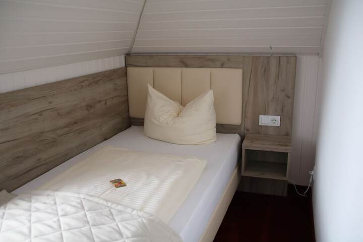 Room 14 of 90