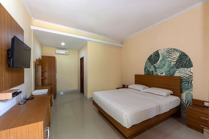 Room 6 of 14
