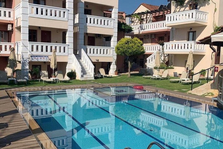 Pool Hotel