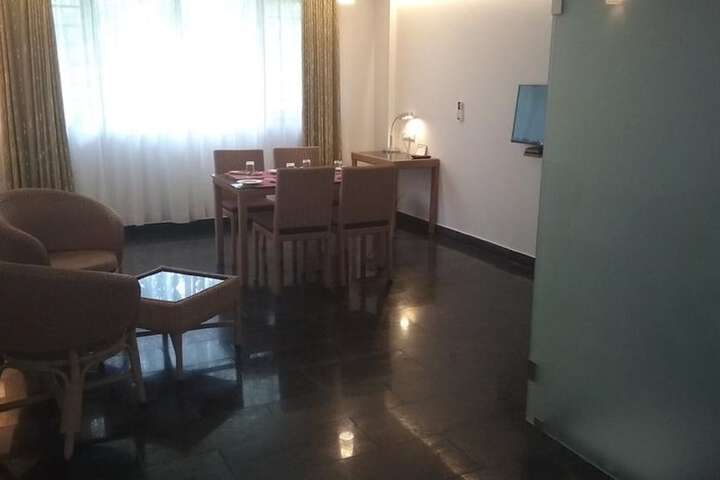 Room 4 of 31