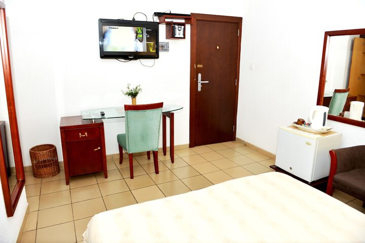 Room 7 of 25