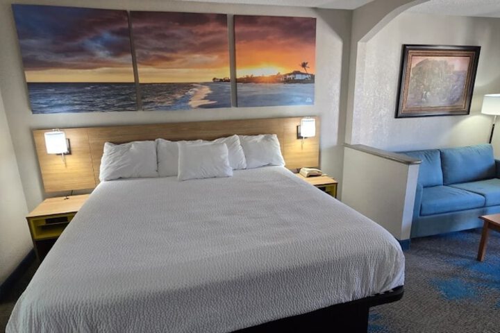 Room 6 of 26