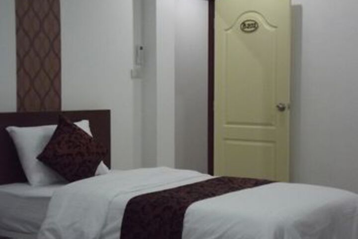 Room 8 of 17