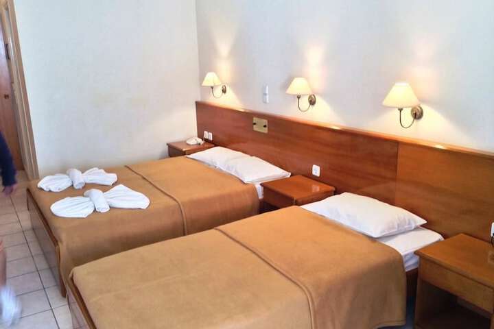 Room 8 of 38