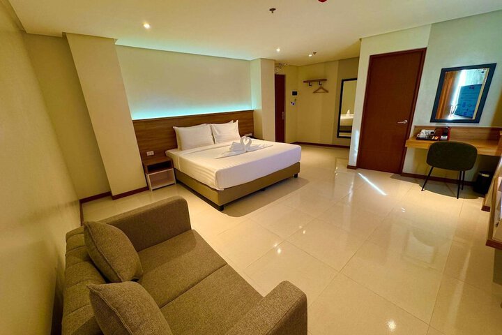 Room 4 of 12