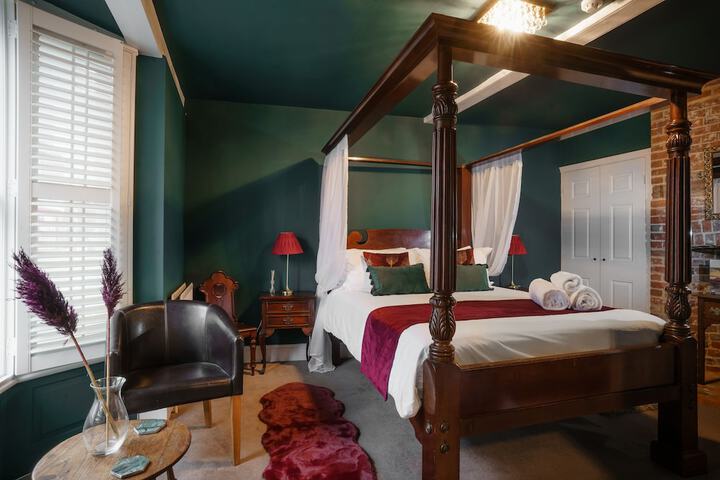 Room 7 of 63