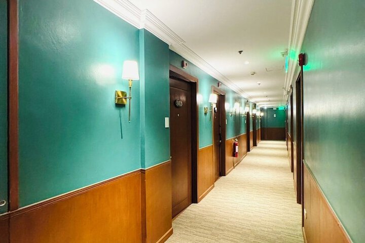 Ballroom/Hall 13 of 13
