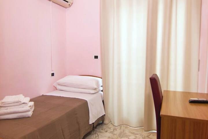 Room 5 of 6