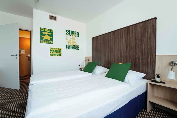 Room 33 of 33