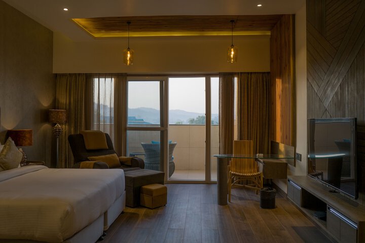 Room 8 of 33