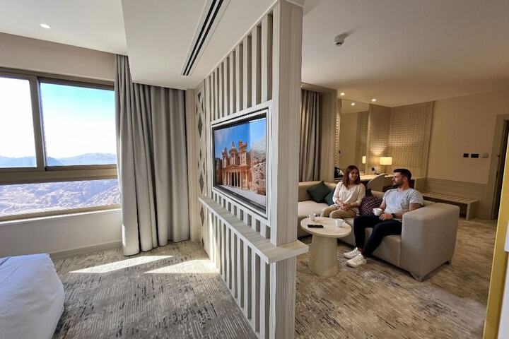 Room 12 of 90