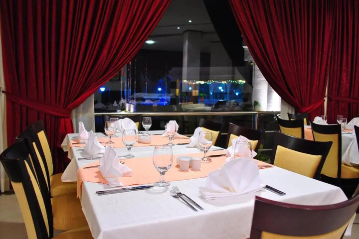 Dining 7 of 7