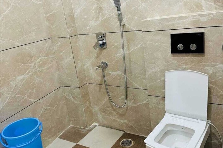 Room 16 of 18