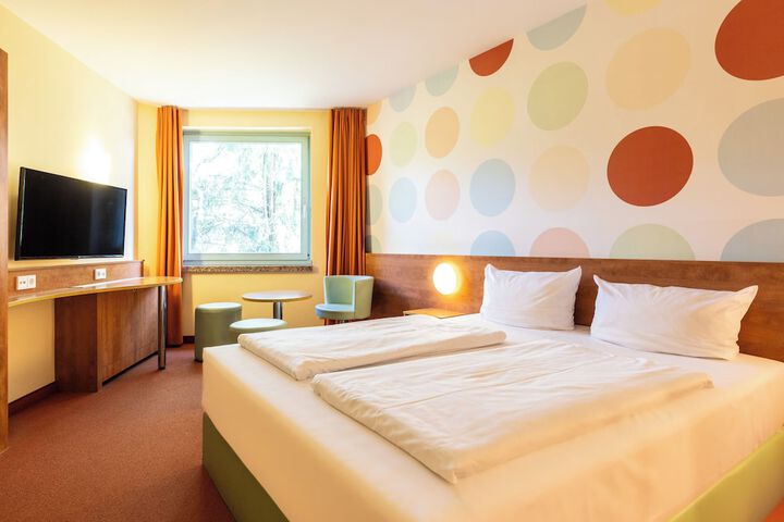 Room 40 of 154