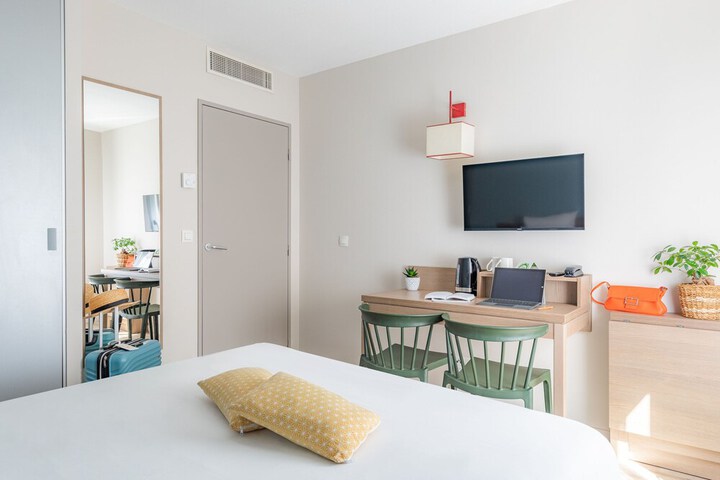 Room 10 of 31