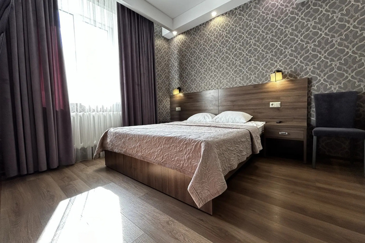 Room 5 of 12