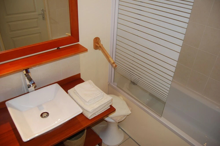 Room 4 of 5