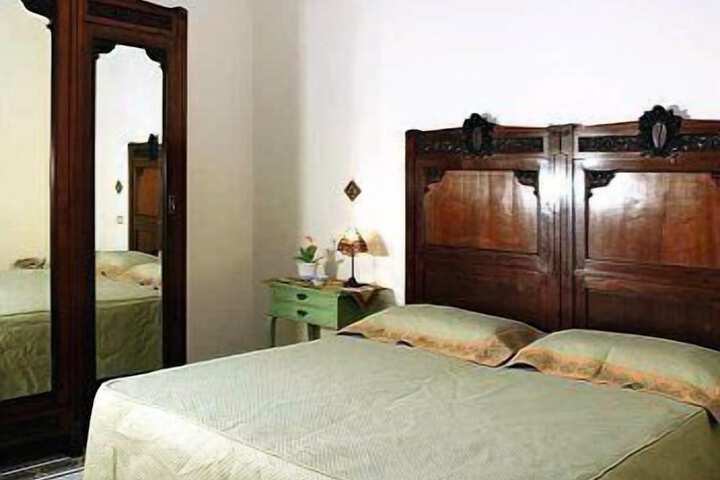 Room 10 of 16