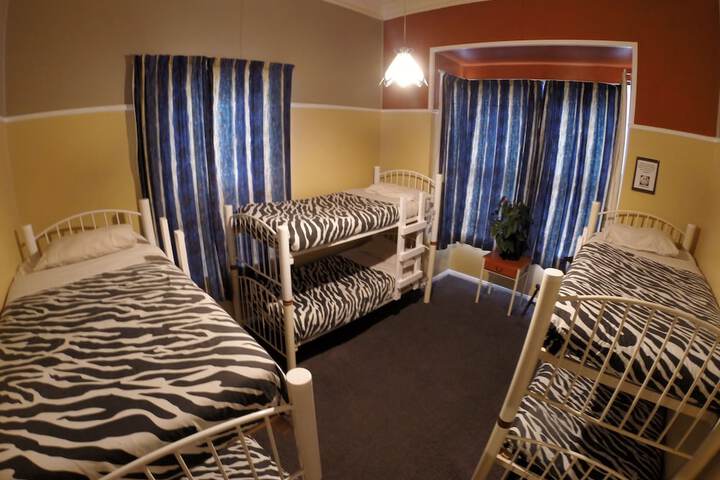 Room 11 of 32