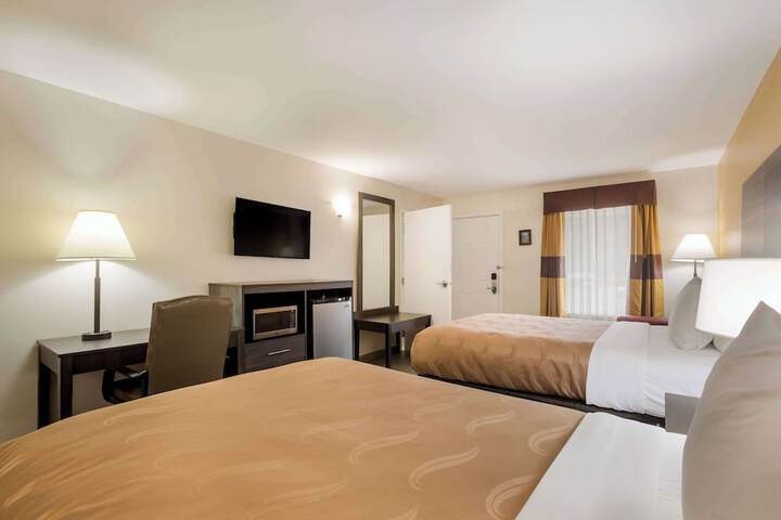 2 Double Beds (11 of 18)