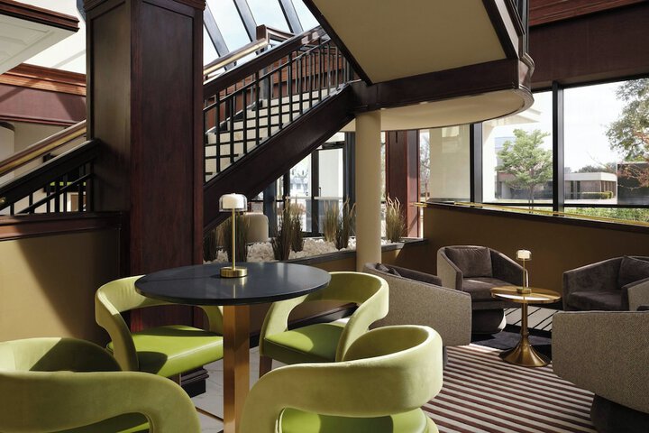 Lounge 75 of 85