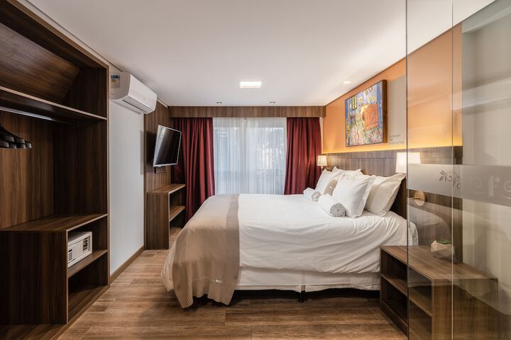 Room 42 of 100