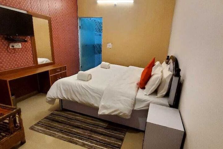 Room 8 of 22