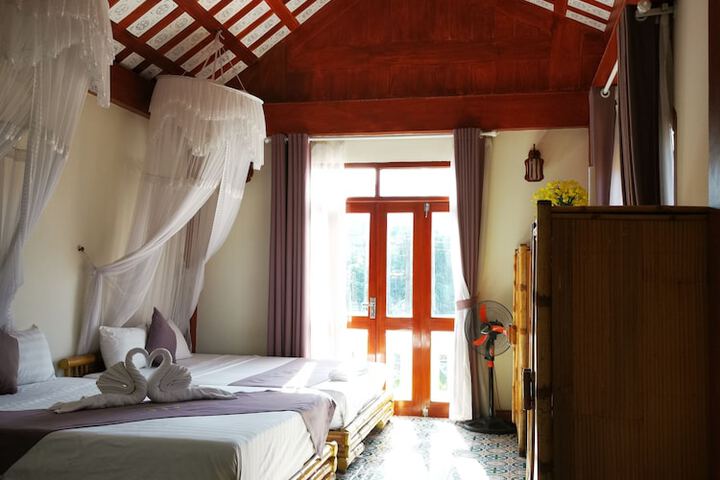 Room 12 of 28