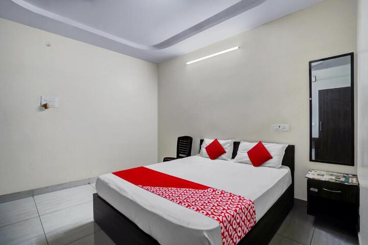 Photo of Hotel O by OYO VARA RESIDENCY