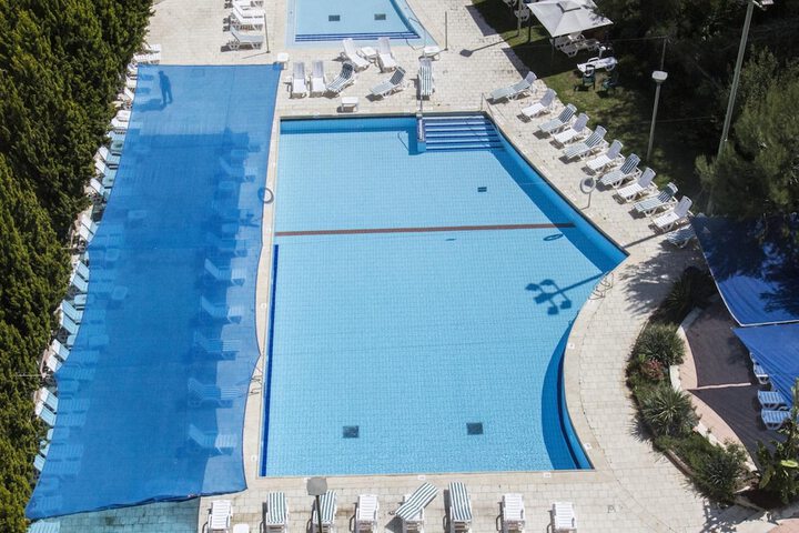 Hotel Pool