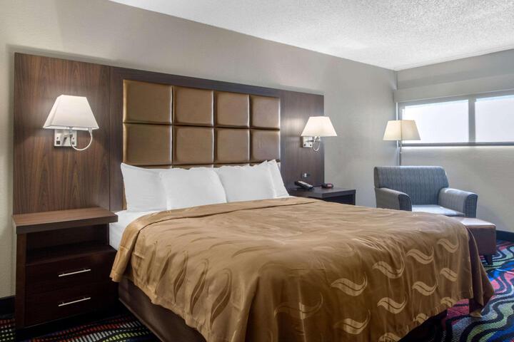 1 King Bed (17 of 21)