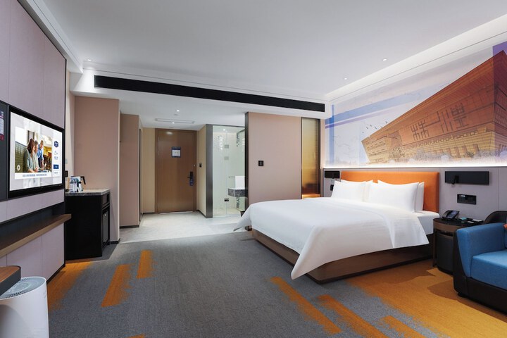 Room 18 of 35