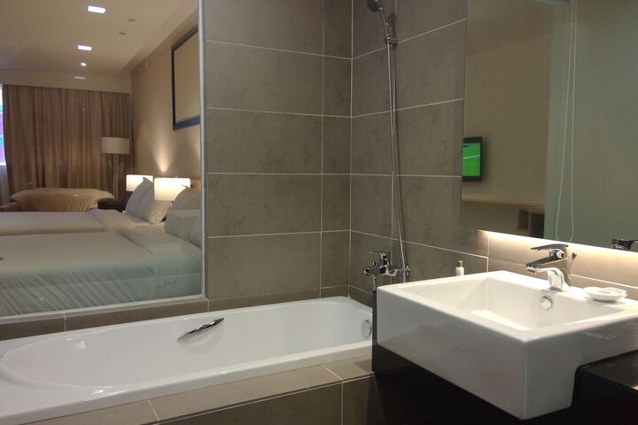 Room 5 of 32
