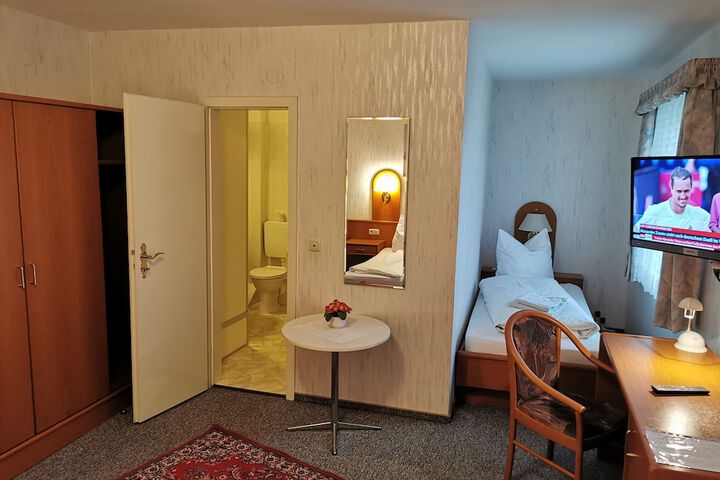 Room 17 of 52