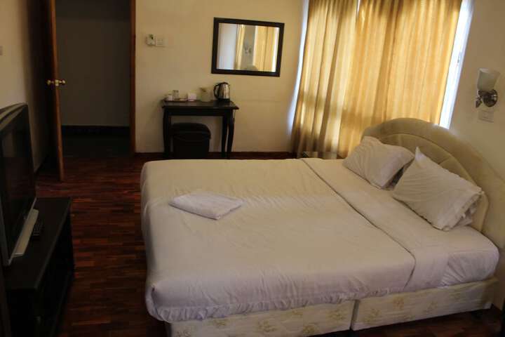 Room 8 of 11