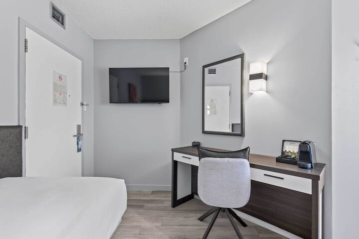 Room 28 of 70
