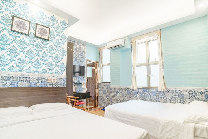Room 13 of 22