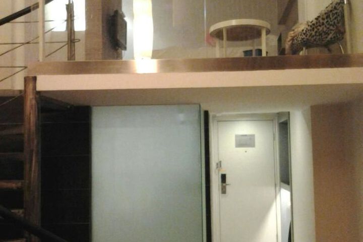 Room 52 of 79