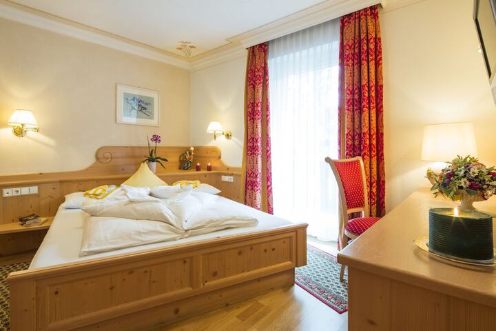Room 12 of 110