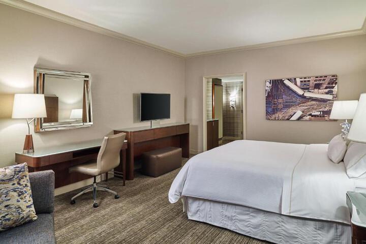 Traditional Room 1 King Bed (10 of 18)
