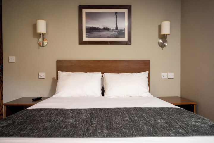 Room 12 of 25