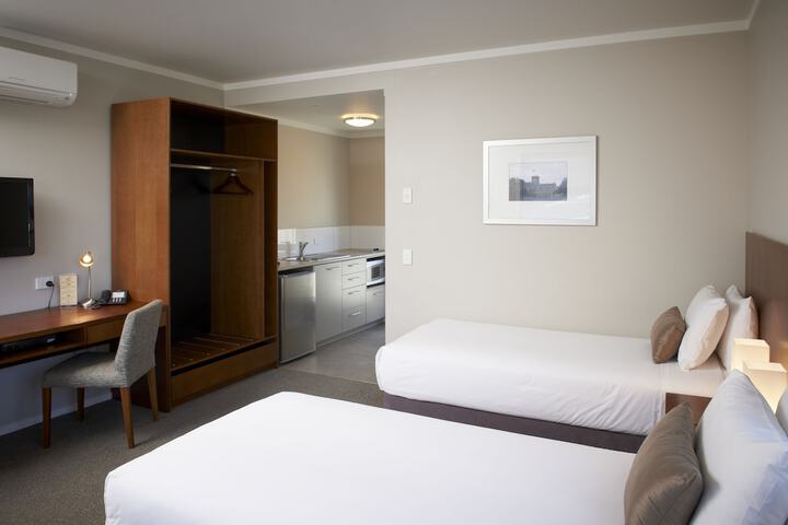 Room 4 of 18