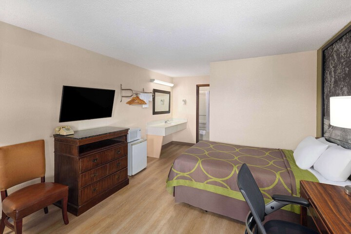 2 Double Beds (1 of 8)