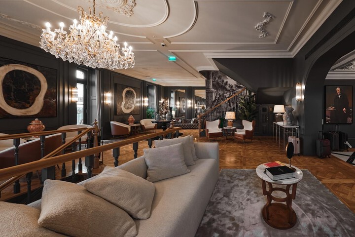 Hotel Interior 4 of 158