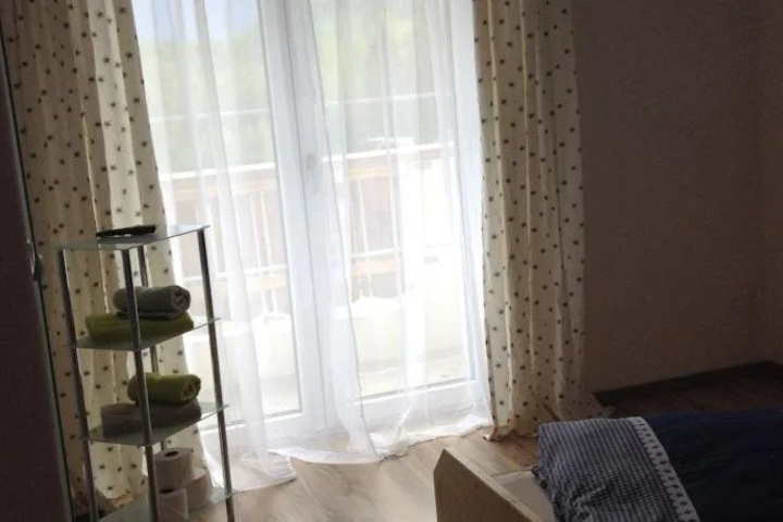Room 4 of 18